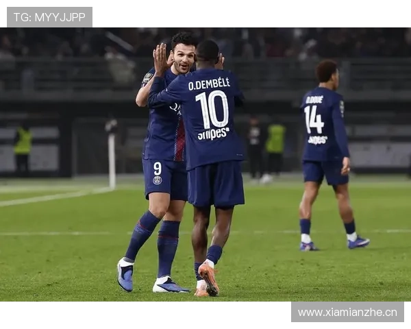 巴黎中场体系在高强度对抗下呈现流畅性断裂，持续性问题已在关键赛事中逐步暴露